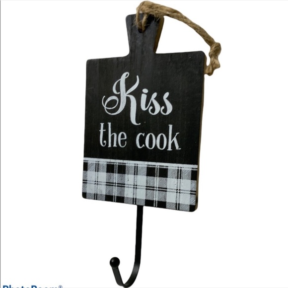 Wall Hook Kiss the Cook Phrase Decorative Wall Sign Hanging NEW - Picture 7 of 9